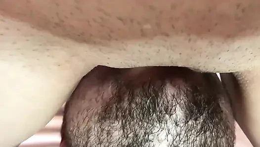 Menunggangi wajah. Jilat klitoris sampai orgasme.