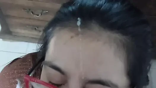 Aku suka membiarkan testis tetanggaku kosong ketika istrinya tidak di rumah.