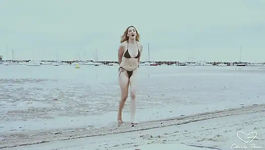 Charlie Forde, Darius Cash ile plajda oral seks