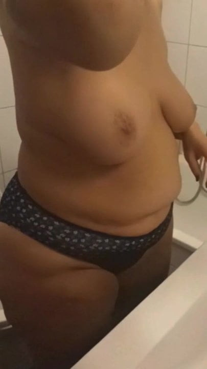 Saggy wife combs her hair