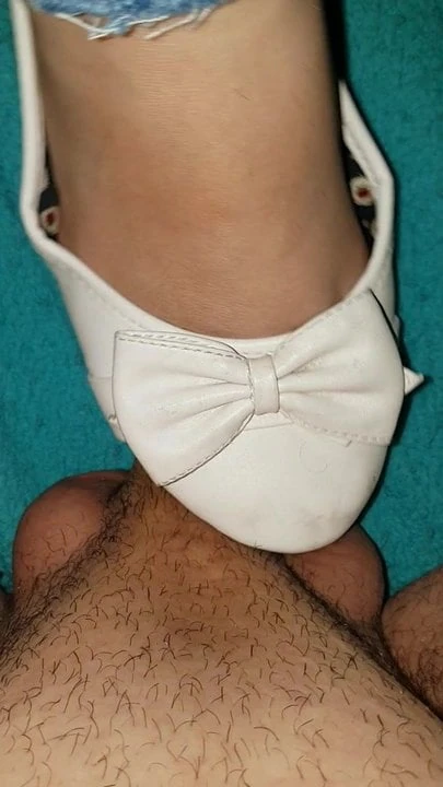 Elle m'ecrase la bite