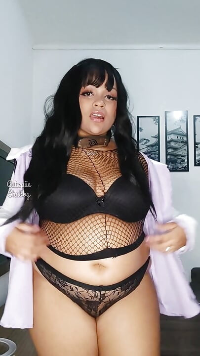 Bbw Hinata Cosplay poesje spelen op de bank