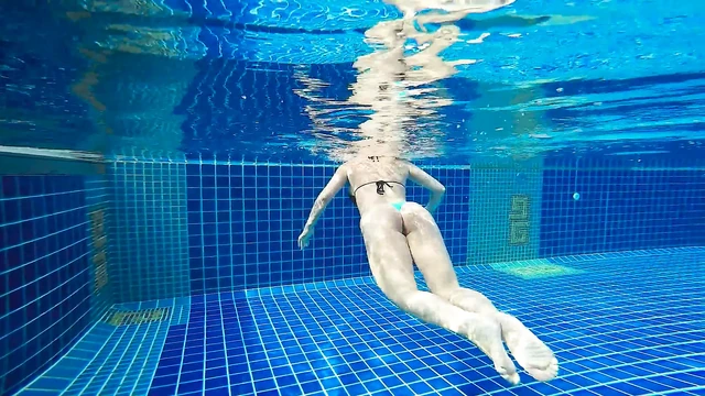 This Blonde Made Me Cum in a Public Pool!