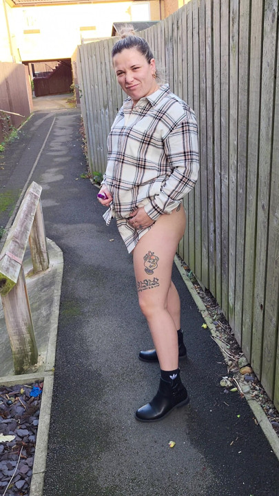 Curvy wife flashing