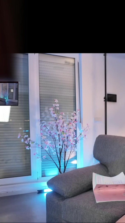 Jeny smith si tante seksi menyewa guru les untuk mempraktekkan bahasa Inggrisnya, tetapi dia masturbasi di depannya di webcam! | Klip 1