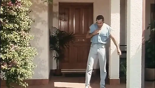 Винтажная волосатая киска трахается в тройничке... сперма в рот