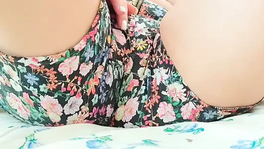 Siswi toket besar ini lagi asik fingering memeknya sendirian - luxury orgasme - luxuryorgasm