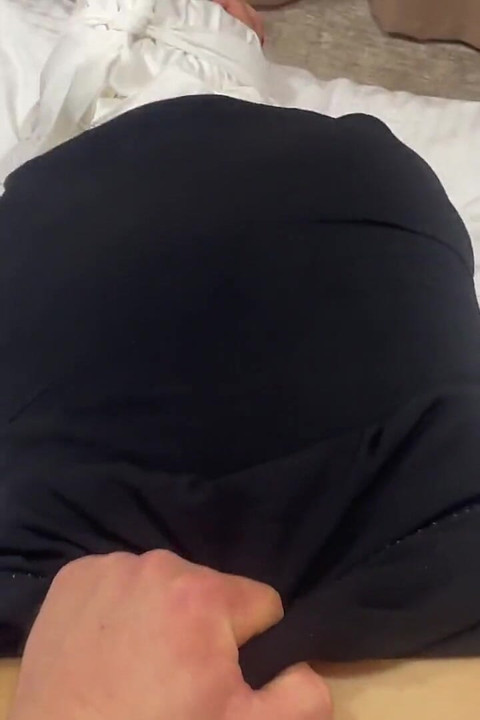 An Arab Maid Seduced a Client in a Hotel Room
