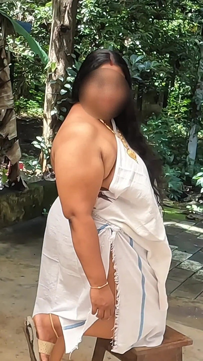 섹시한 화이트 드레스를 입은 인도 통통한, 토플리스 사진 촬영