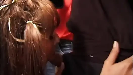 Siyah ve beyaz büyük grup seks