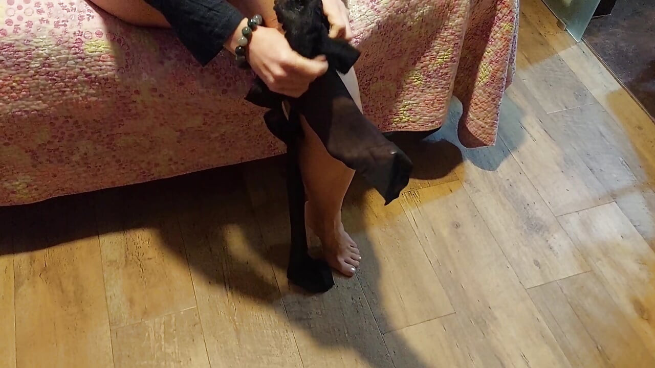 Reife amateur-ehefrau selena genießt sex in strümpfen