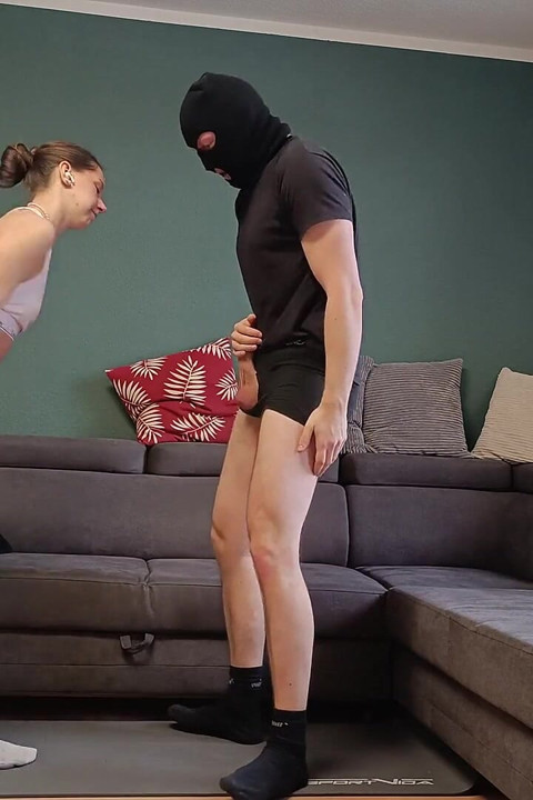 Доміна знищує мої яєчка