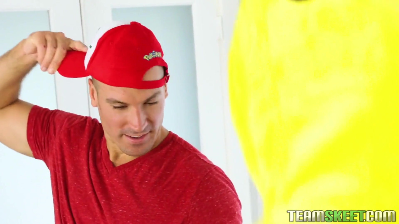 コスチュームでかわいい赤ん坊が犯されるハードコア