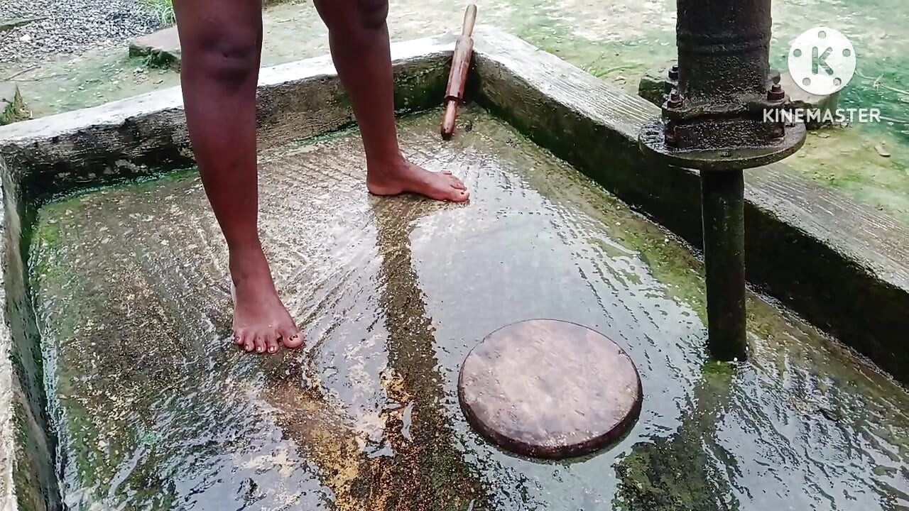 Desi bhabhi ne belan se chut chudai ki