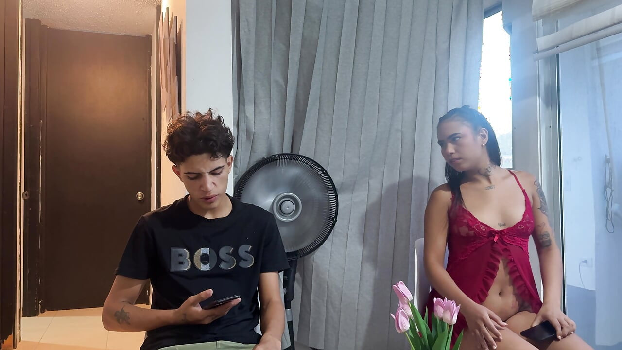 Sexo sorrateiro com a amiga da minha namorada e acabamos fodendo muito bem sem ninguém saber.