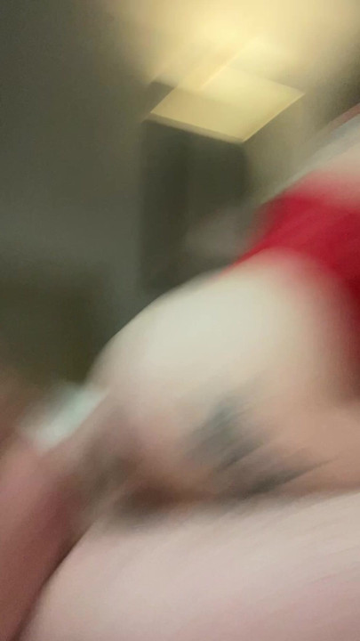 Dövmeler sigara içiyor ve yarak alıyor