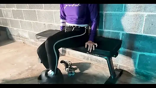 Kaltes Wetter ist keine Ausrede, nicht das Training rein zu bekommen, wie Lora im stand ist, zu zeigen