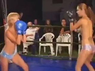 Boxeo en topless real (2)
