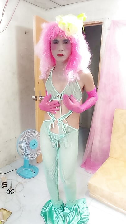 Oanh Le transgender memakai pornografi sintetik seksi