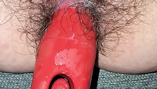 İçine boşaldıktan sonra kıllı amcık oyuncağı