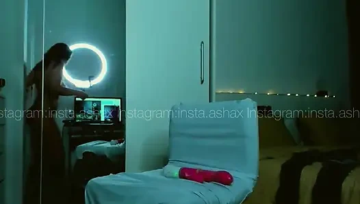 Lovense nora lagi asik muasin memeknya dengan mainan seks favoritnya