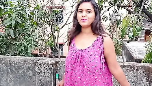 Rüyalarımda her zaman silüetini süsleyen yumuşak kumaşlarla süsleniyorsun, ne kadar sert koyacağımı söylemeni dinliyorum.