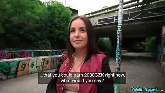 Kamu görevlisi - Lenna Ross yüzüne ateşli bir boşalma için pa'id alıyor