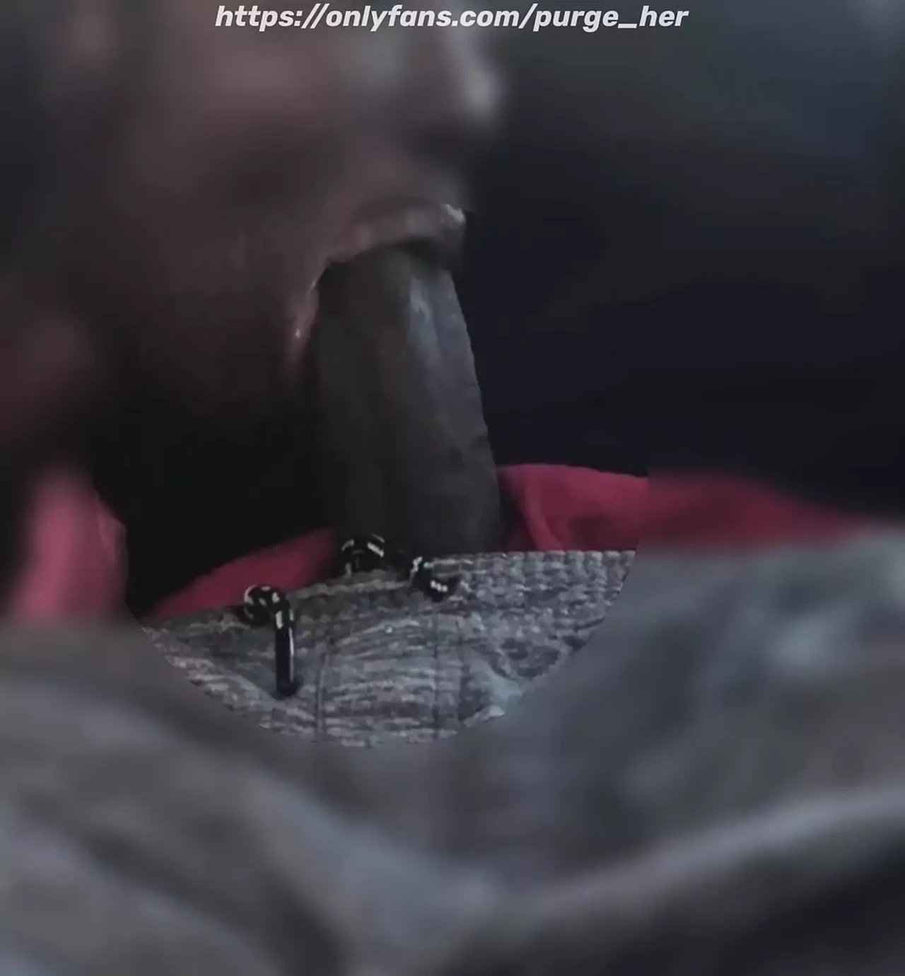 大嘴唇乌木紧握我的鸡巴。她不想放手。点击Onlyfans链接了解更多