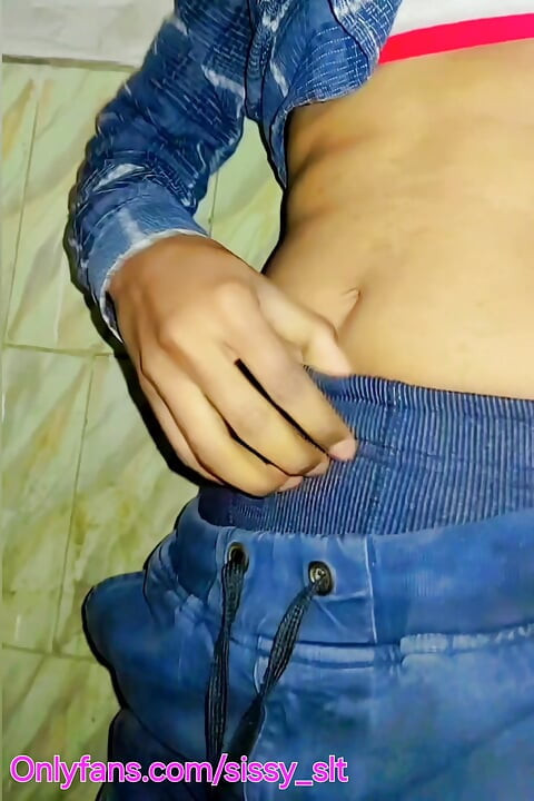 Crossdresser Flash Jej Clitty i masturbuje się