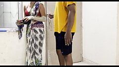 भारतीय सेक्सी पड़ोसी गड़बड़ द्वारा अजनबी (हिंदी ऑडियो)