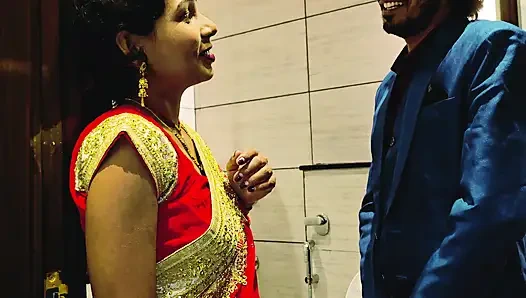 Lal pari jesi hot hardcore lady bathroom m mili uske sath sex karne ke leye bat hui phle wo na bolrhi thii fir usne soft sex karne ke leye k