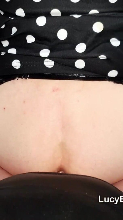 Seksi transvestit Pauline puši ogroman kurac i dobiva jebanje u guzu | Isječak 1