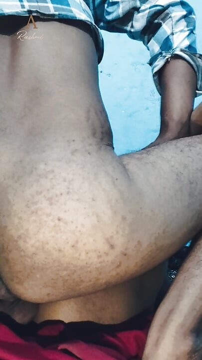 Step sister ko room me bula ke chod diya uske muh se aa aa ki avaj nikl rahi th