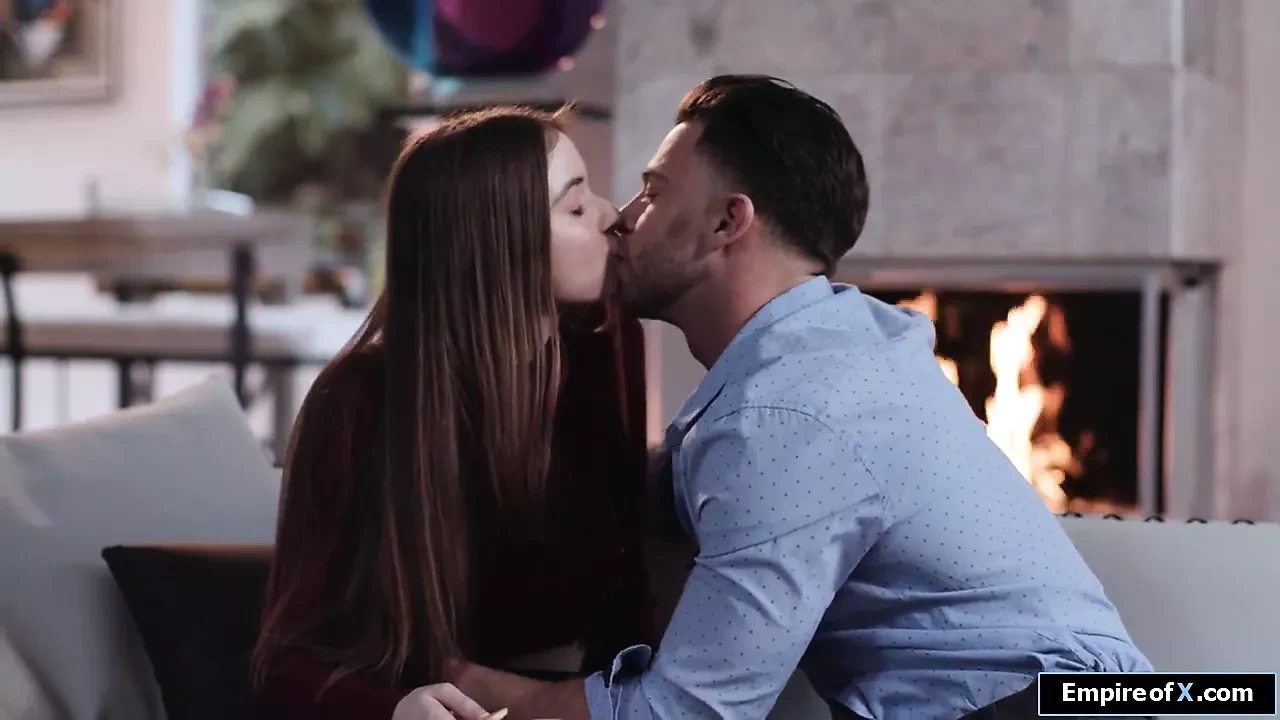 一个大奶子人妻吹箫，然后被她朋友的丈夫操