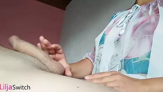 Tokatlamak doğal göğüsleri ve handjob - göğüslere boşalmak