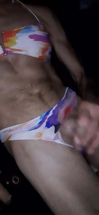 Cdmichelle в красочно пятнистых купальниках