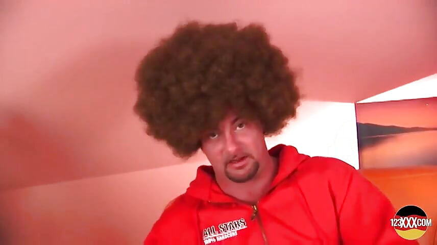 이발과 섹스를 해주는 최고의 금발