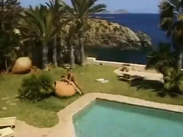 Short haired Redhead fucked Outddors