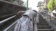 Japonesa enfermeira cavalga um pau enorme - gozada interna