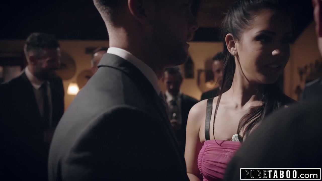 純粋なタブー痴女がビジネスマンに屈辱-公共ファック