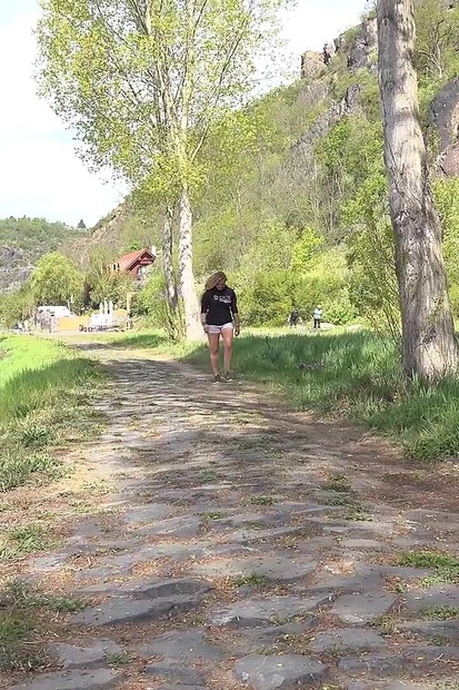 Sungai awam kencing oleh Got2Pee di mana awek datang ke kencing