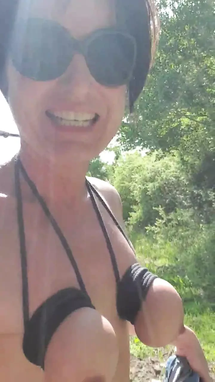 Milf julie nude run outdoors with squirt