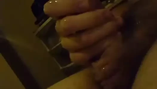 kendimi büyük bir cumshot için mastürbasyon yapıyorum.