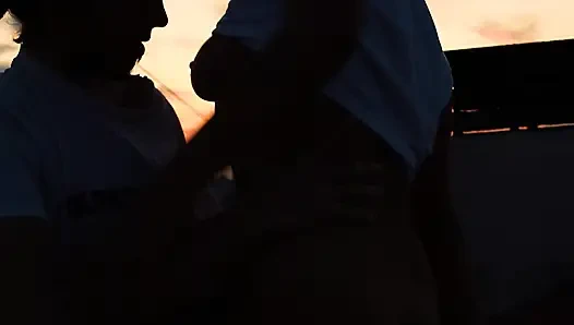 Kız arkadaşıma üniversitenin çatısı üzerinde hızlı bir sikiş yapıyorum