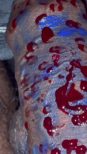 赤いコーンの硬い黒いペニス |クリップ2