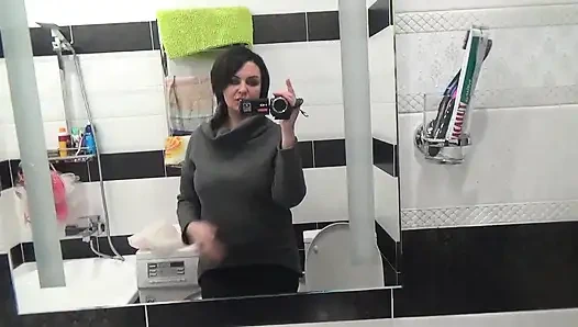 Kate много писает с волосатой киской после долгого отчаяния