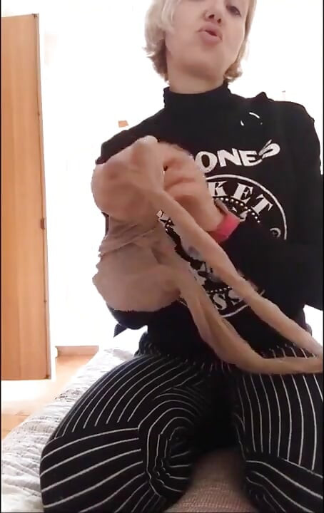 脸上有丝袜, 我有一个非常猪的脸和鼻子