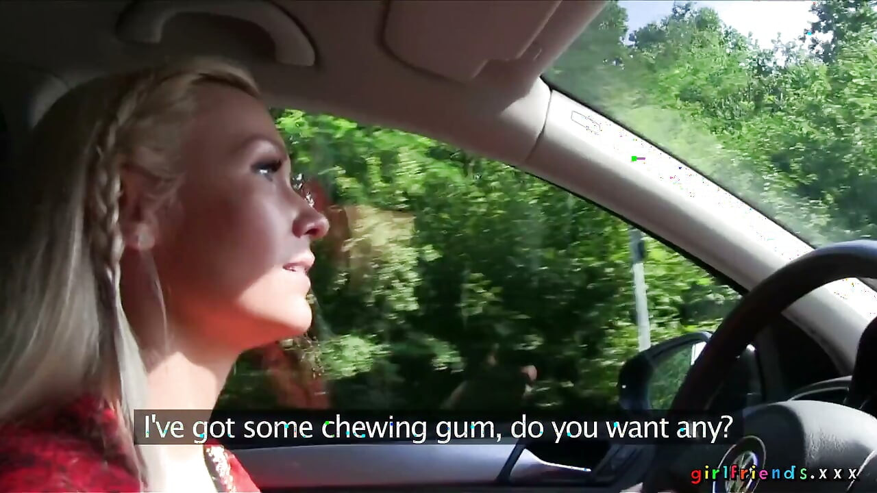 Girlfriends XXX - Frække Micha, Kayla & Deres Nye Veninde Udnytter Bilen Fuldt Ud til en Vild Lesbisk Trio