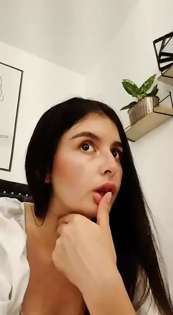 I am Isabella waiting for you