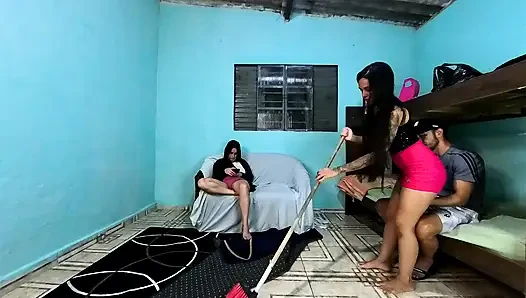Karımın arkadaşının götünü gördüğümde ereksiyonumu kontrol edemem